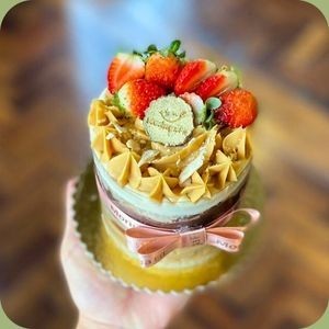 Naked cake PP ninho, avelã e morangos